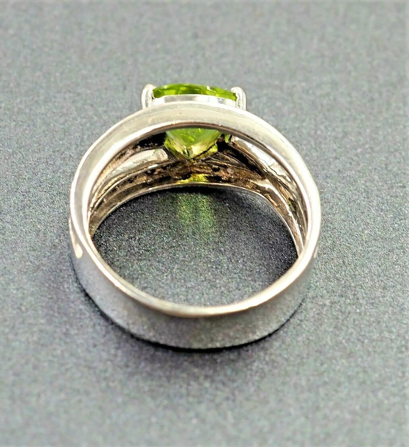 9ct White Gold Peridot & Diamond Ring