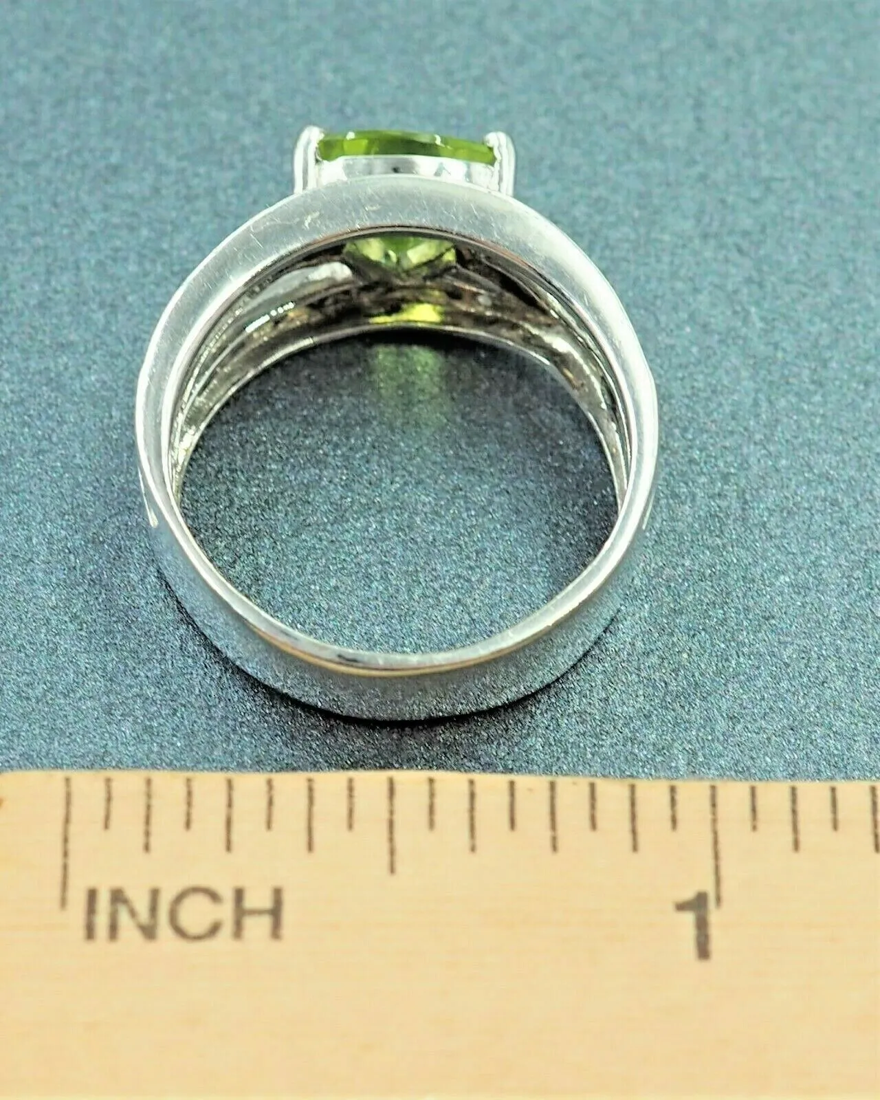 9ct White Gold Peridot & Diamond Ring