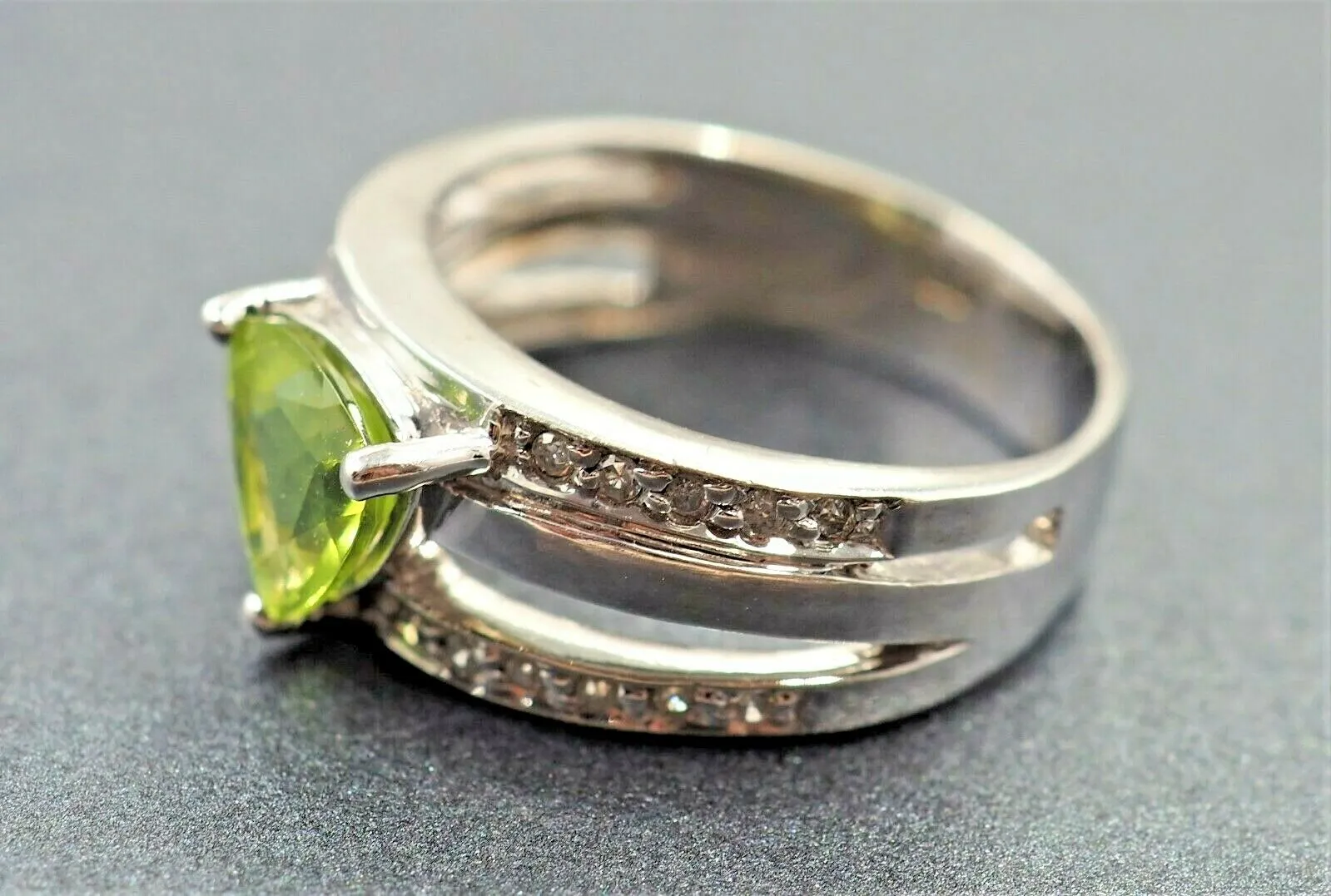 9ct White Gold Peridot & Diamond Ring
