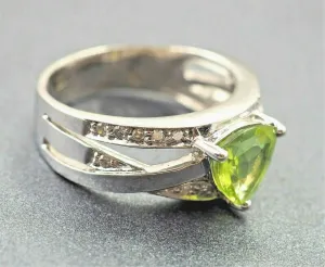 9ct White Gold Peridot & Diamond Ring