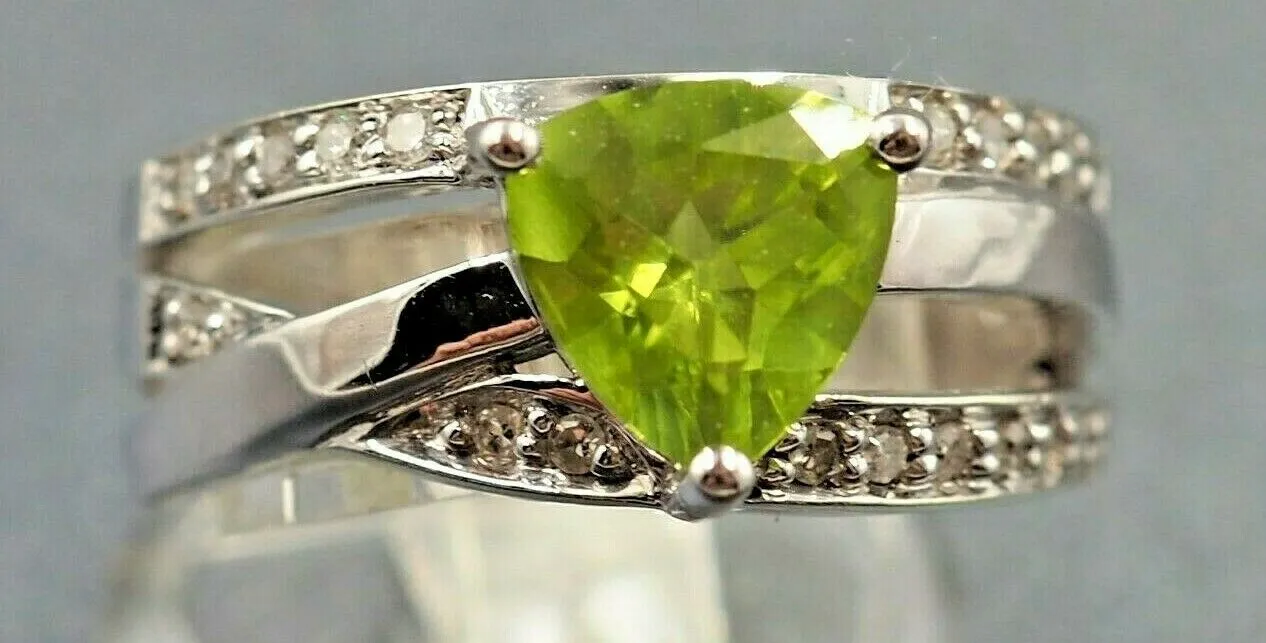 9ct White Gold Peridot & Diamond Ring