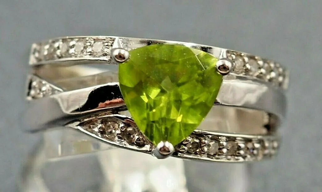 9ct White Gold Peridot & Diamond Ring