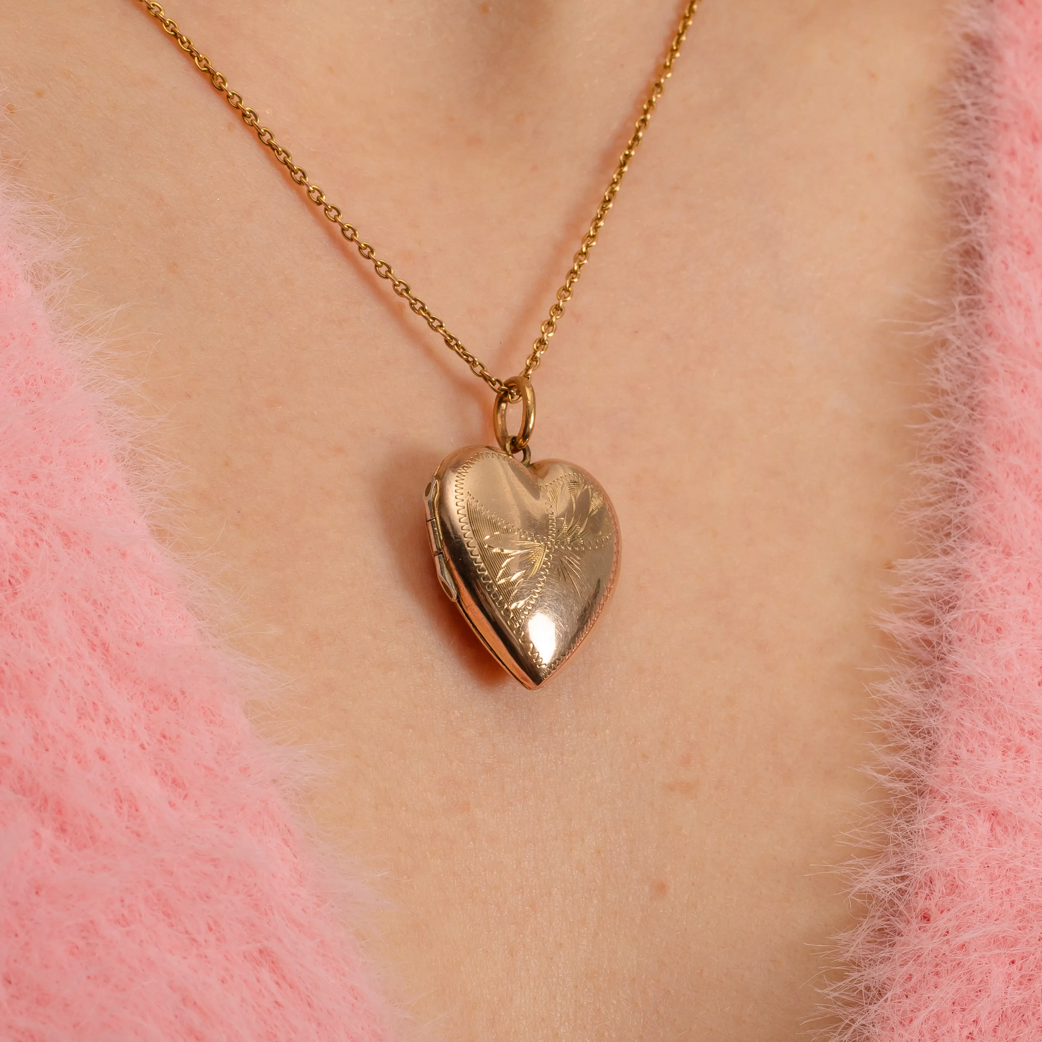 Antique 9ct Gold Engraved Heart Locket