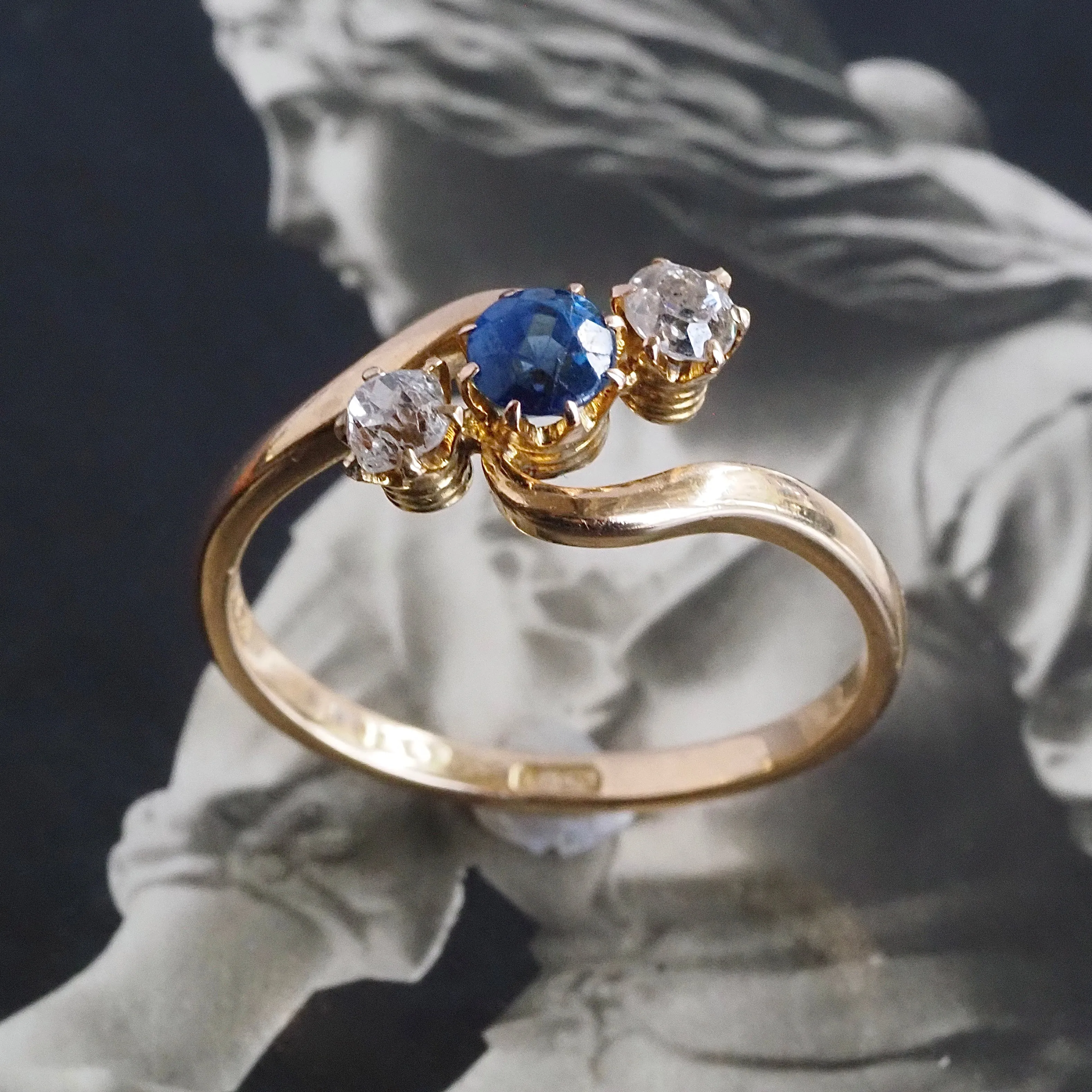 Antique Victorian 18k Gold Sapphire & Old Mine Cut Diamond Trilogy Ring