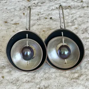 Double periwinkle earrings with grey pearl