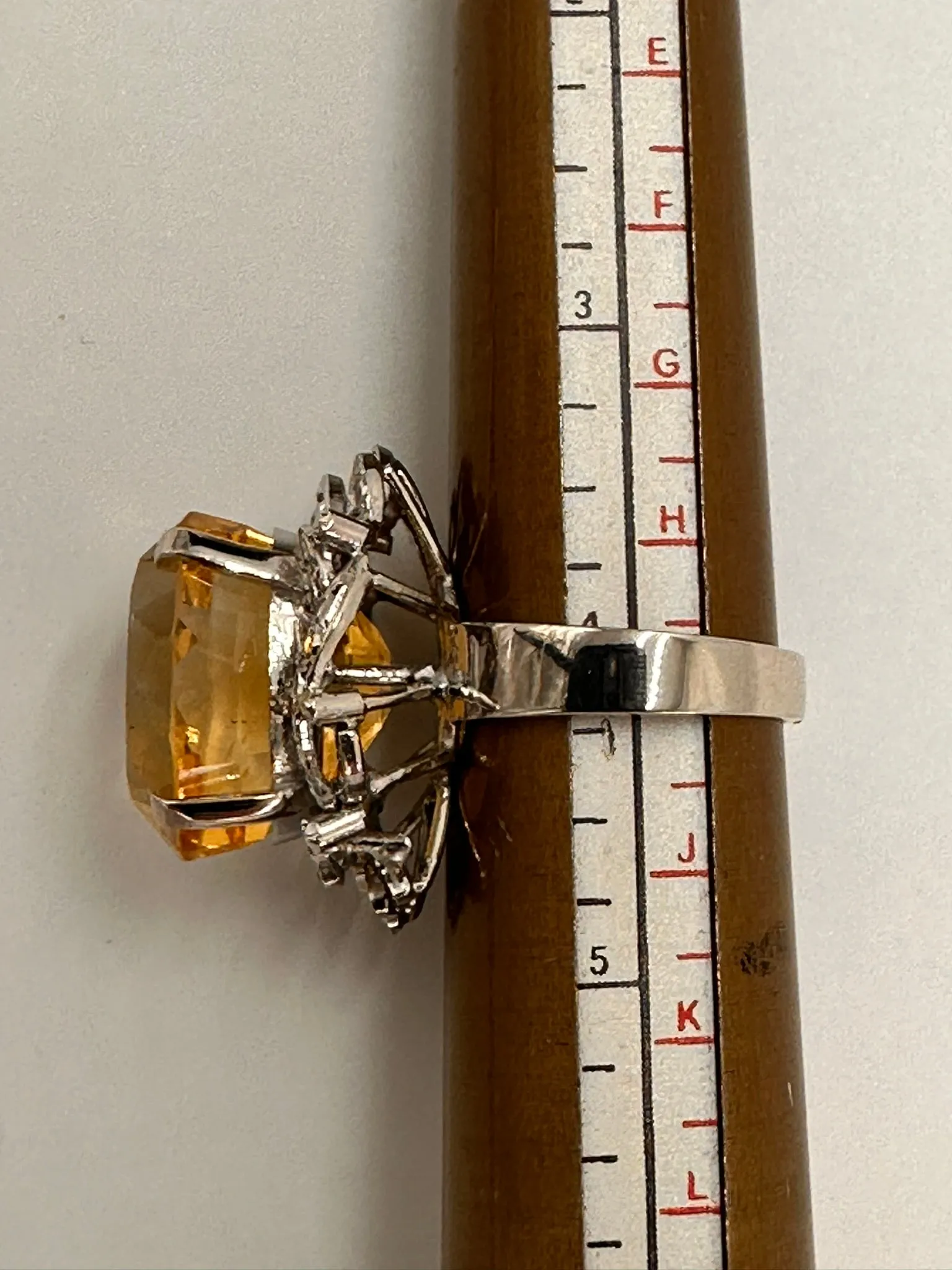 Exquisite 9ct White Gold Single Stone Citrine Ring