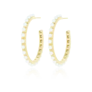 Gold coloured earrings with pearls