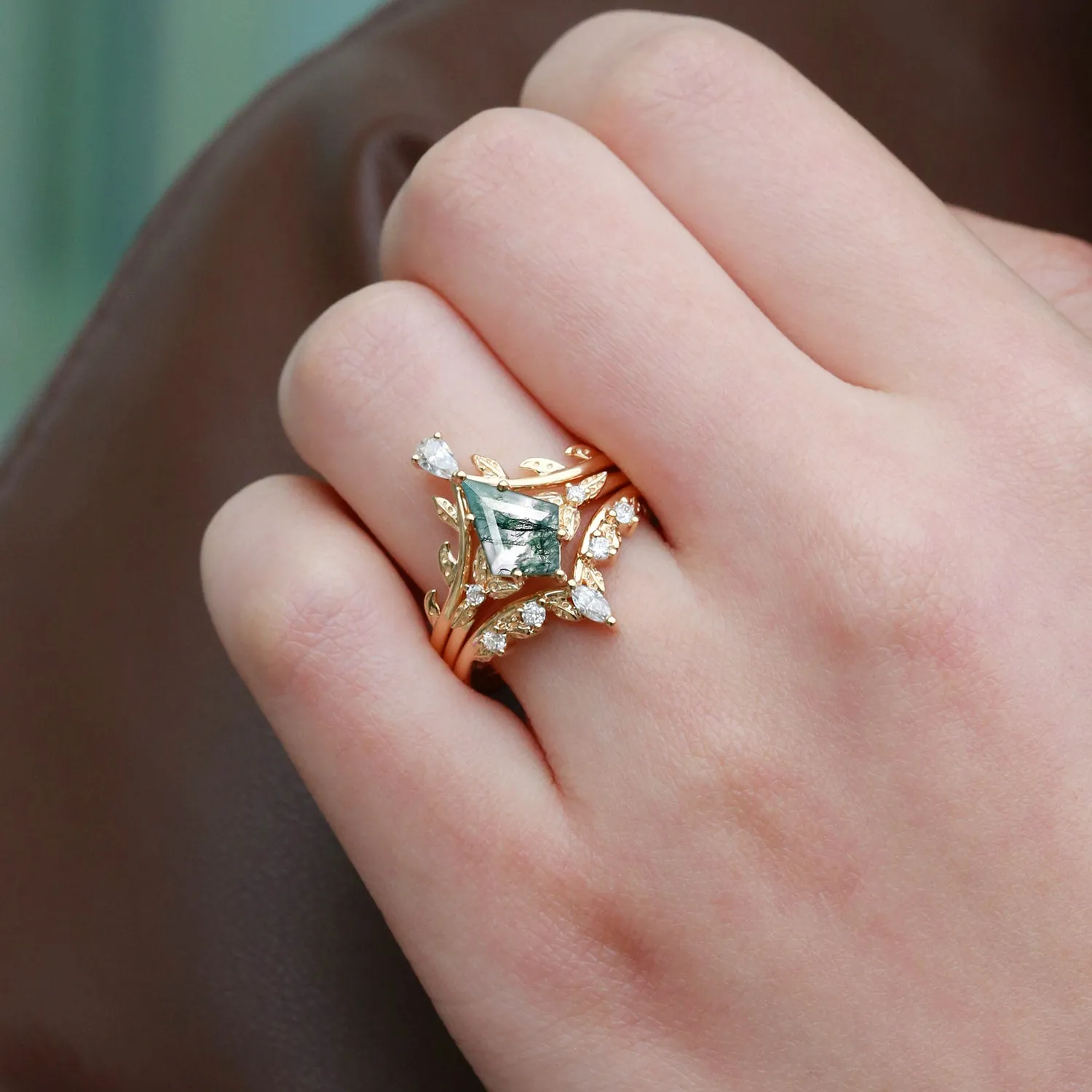 Kite Cut Peridot Leafy Engagement Ring Set 3pcs