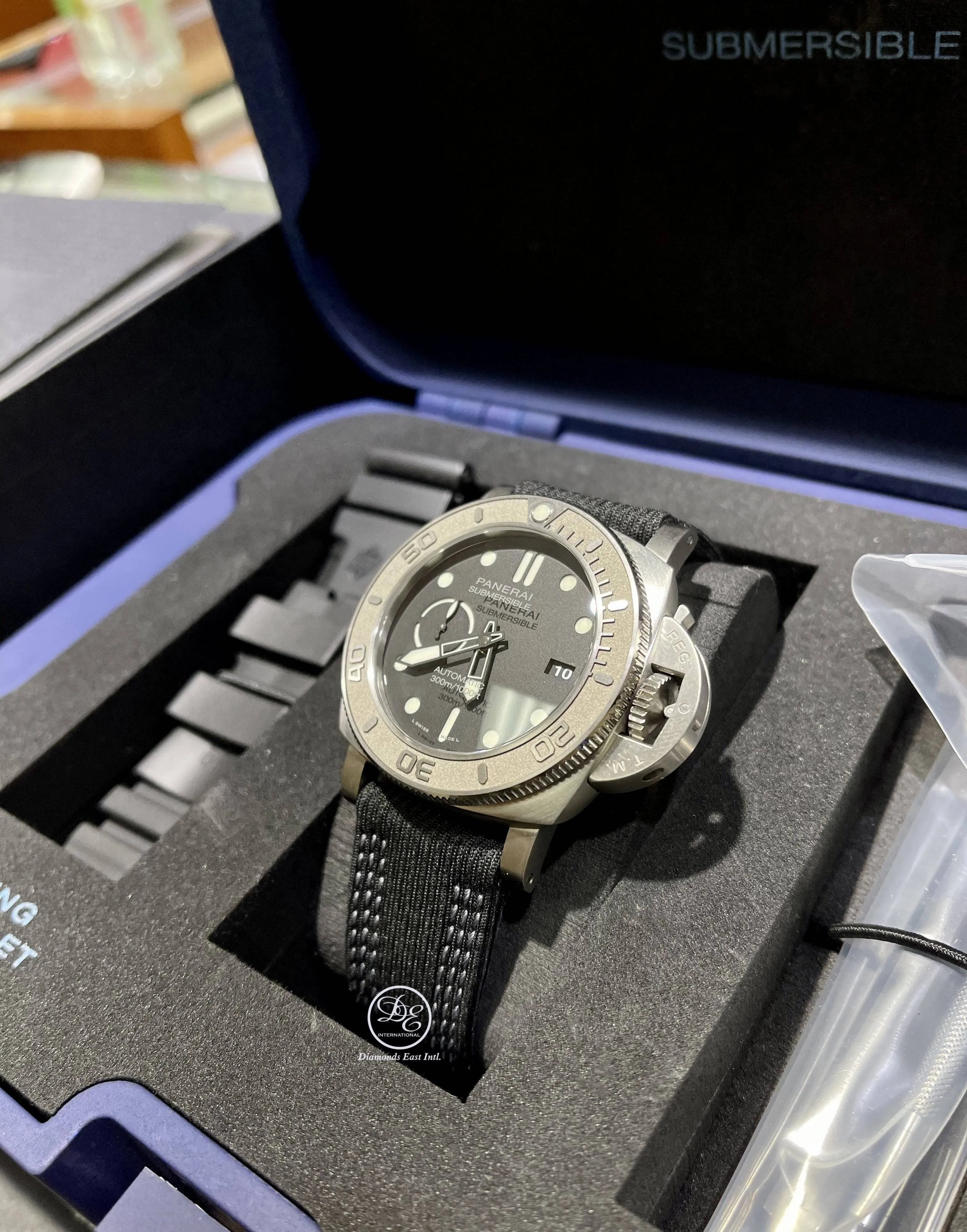 Panerai Luminor Submersible PAM00984 MIKE HORN EDITION 47MM TITANIUM UNWORN