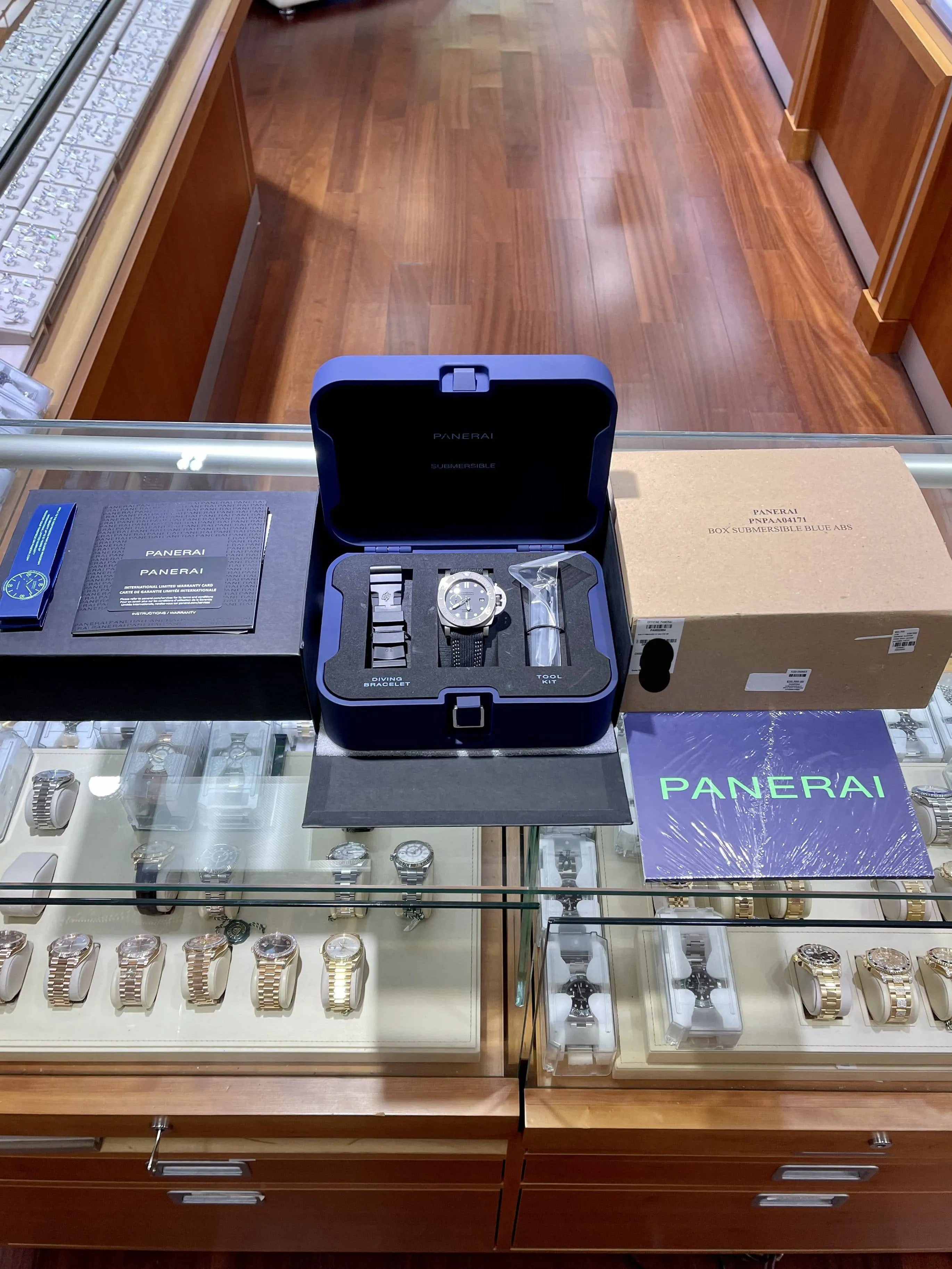 Panerai Luminor Submersible PAM00984 MIKE HORN EDITION 47MM TITANIUM UNWORN