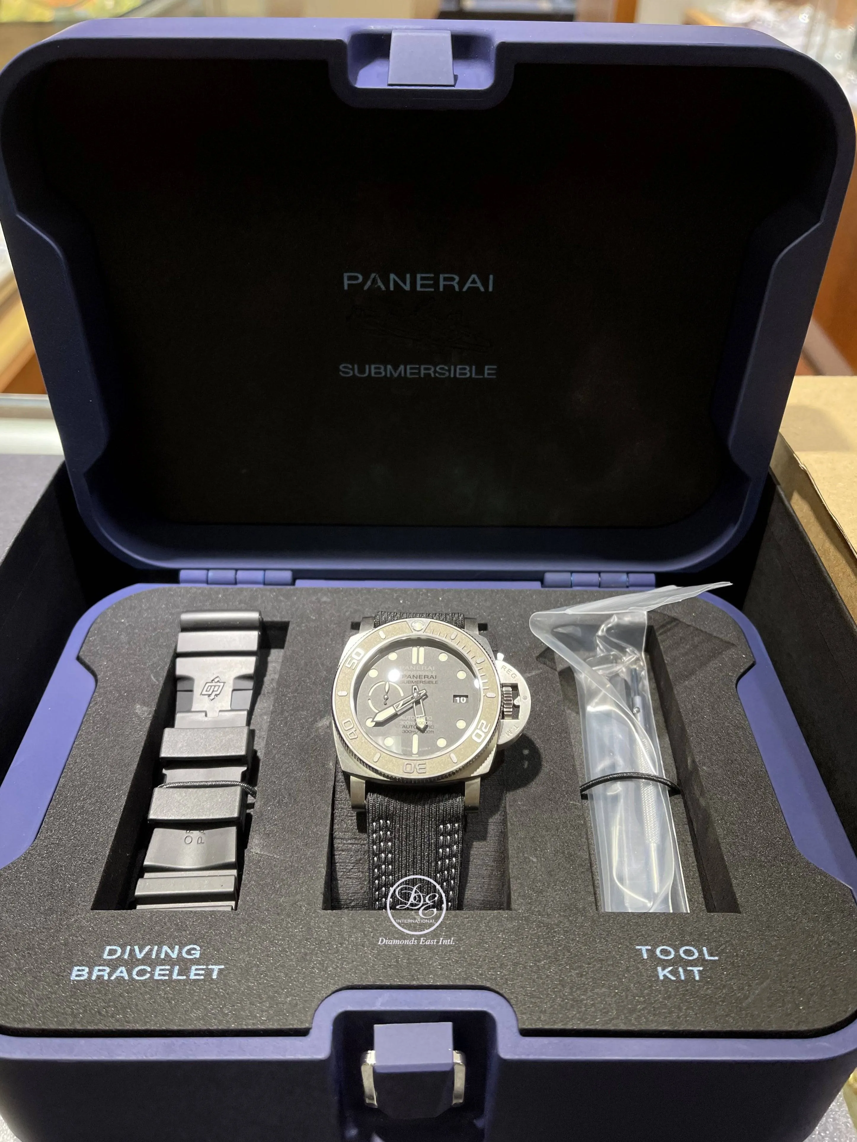 Panerai Luminor Submersible PAM00984 MIKE HORN EDITION 47MM TITANIUM UNWORN